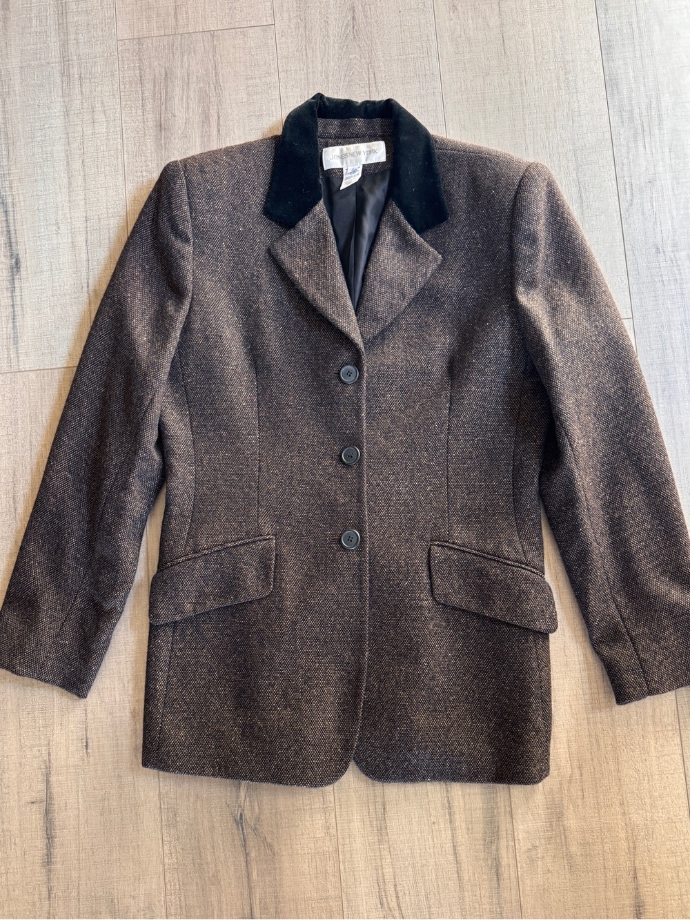 Jones New York Brown Blazer with Black Velvet Collar - Picture 6 of 9